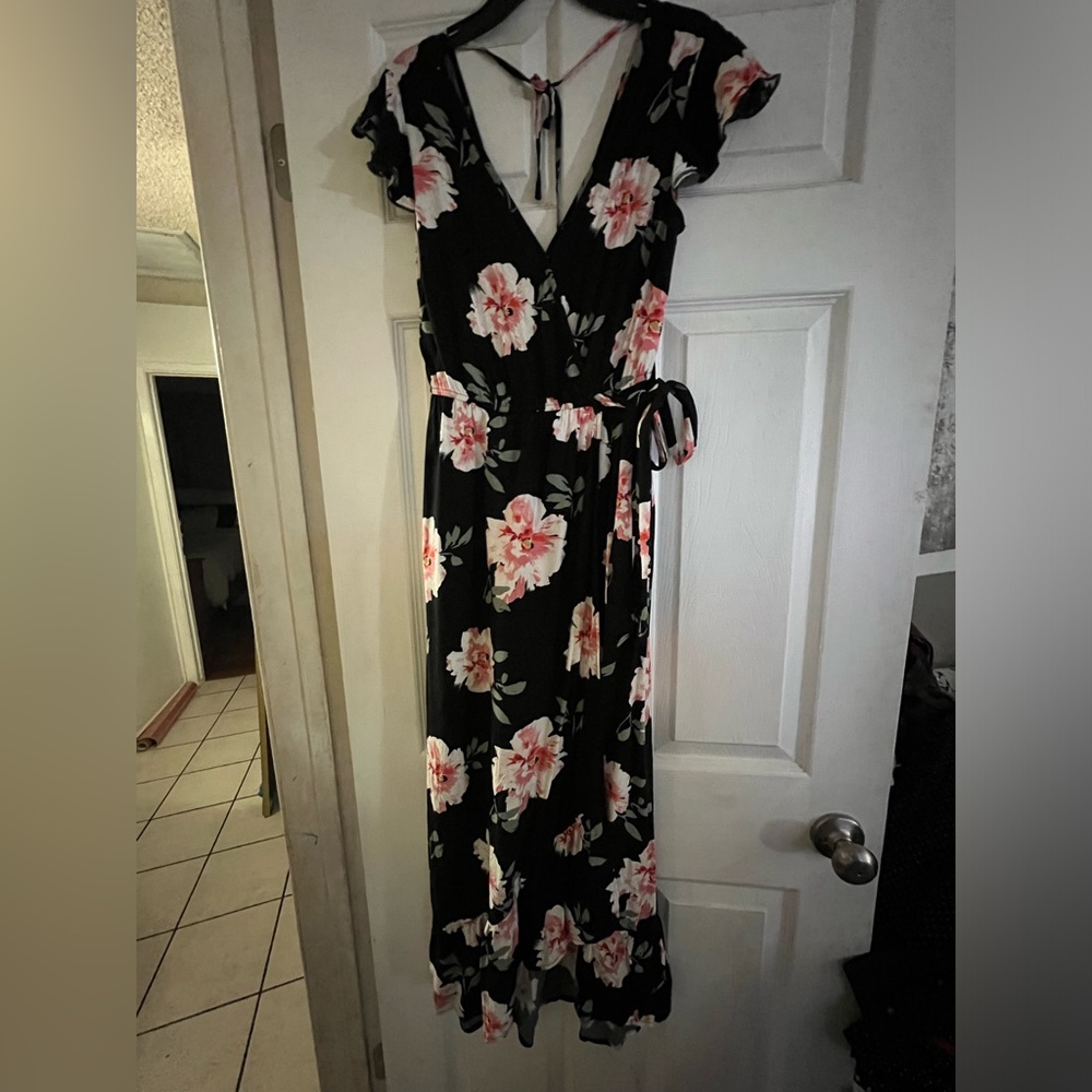 Floral dress with slit and pockets